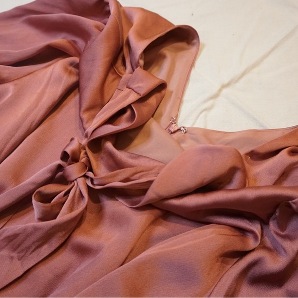 Silk beautiful dress - Picture 6 of 7